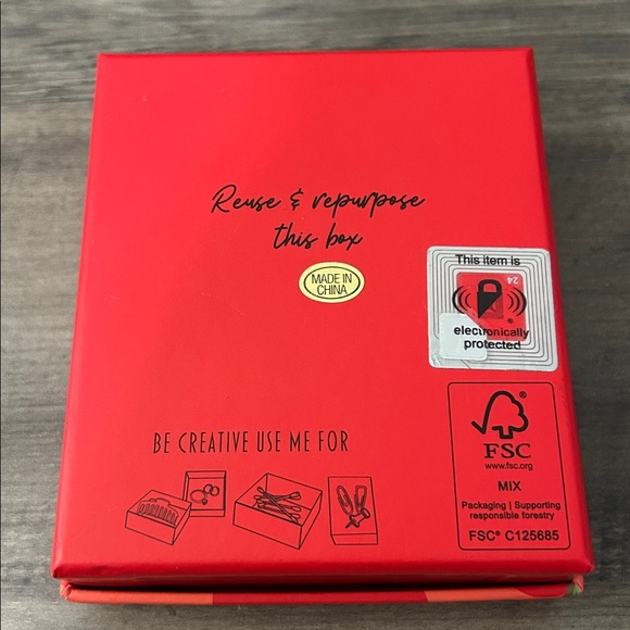 Piper K Artist Painter Palette Dangle Earrings Glass rhinestones New in Box! - Picture 10 of 10